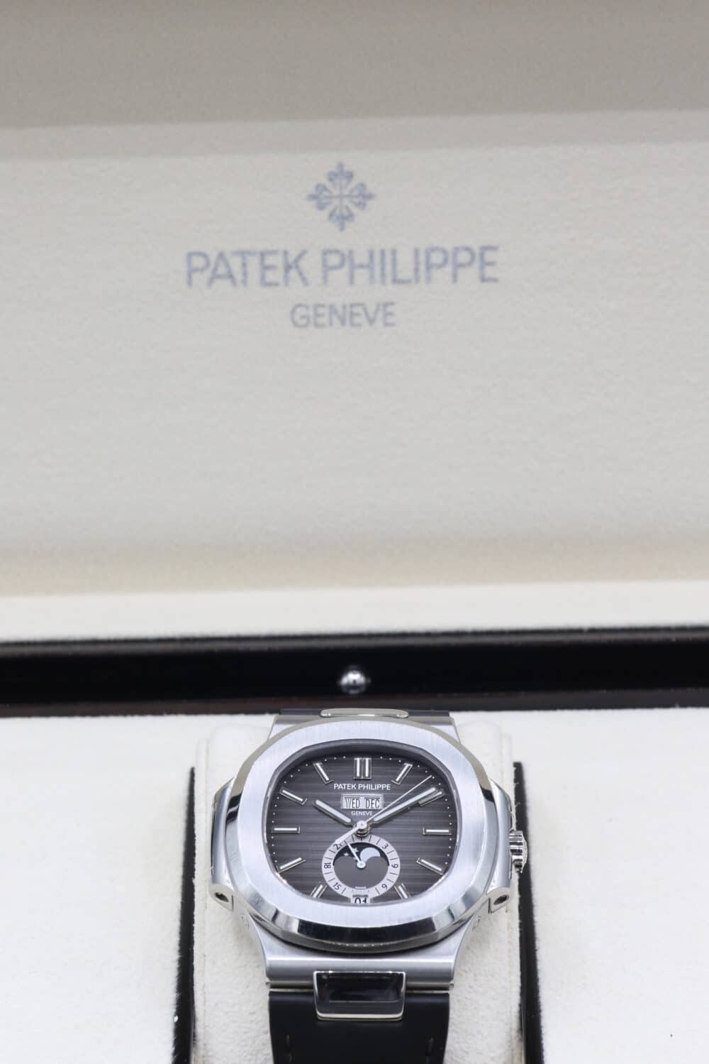 Patek Philippe 5726A-001 Black PATEK PHILIPPE NAUTILUS 40.5mm 2017 - Image 2
