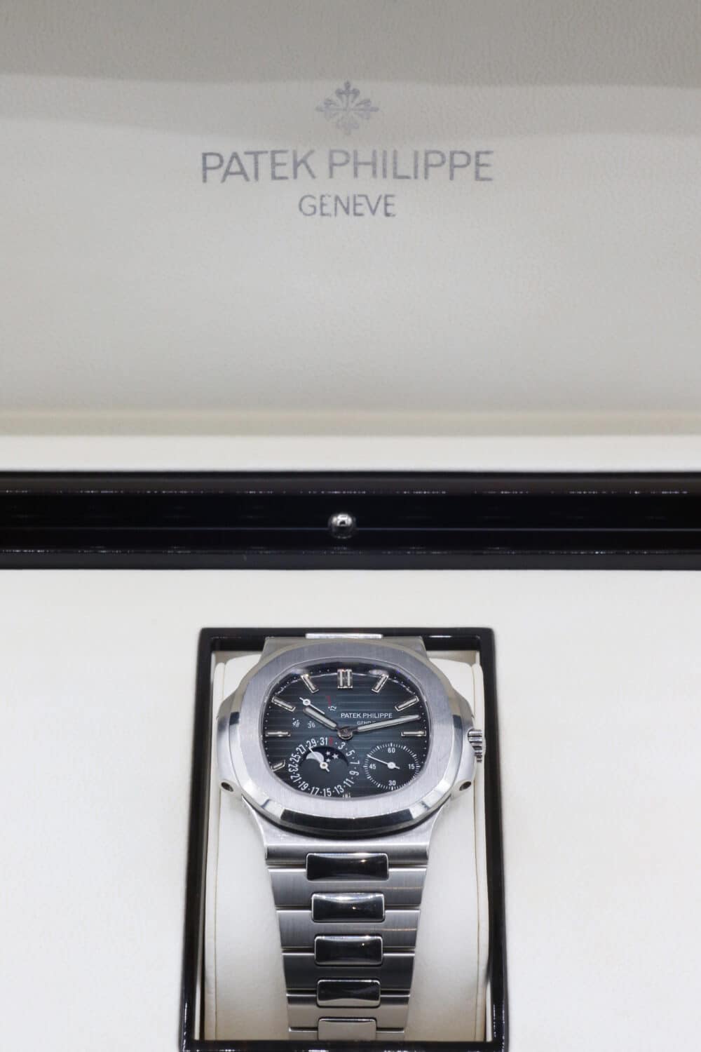 Patek Philippe 5712/1A-001 Blue NAUTILUS 40mm 2012 - Image 2