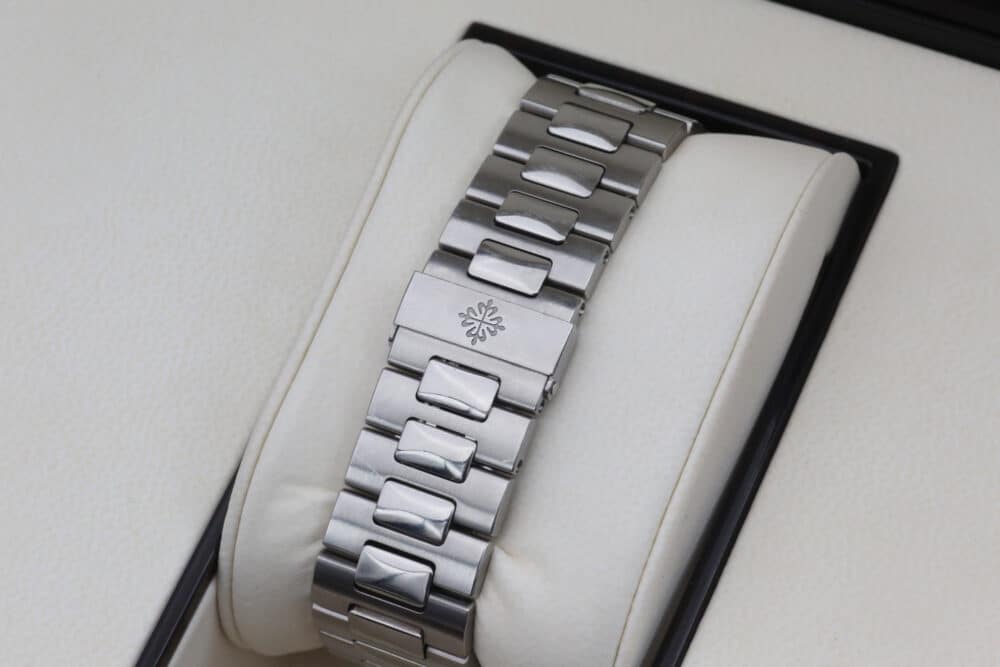 Patek Philippe 5712/1A-001 Blue NAUTILUS 40mm 2012 - Image 3