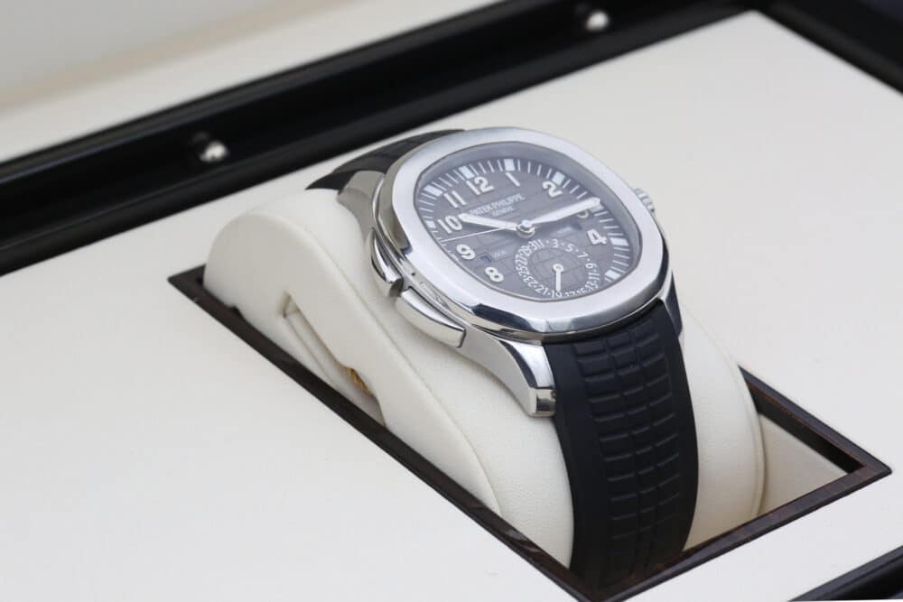 Patek Philippe 5164A-001 Black AQUANAUT 40mm 2015 - Image 5