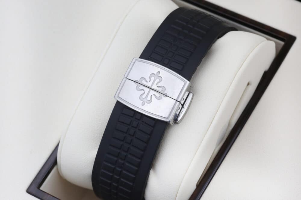 Patek Philippe 5164A-001 Black AQUANAUT 40mm 2015 - Image 6