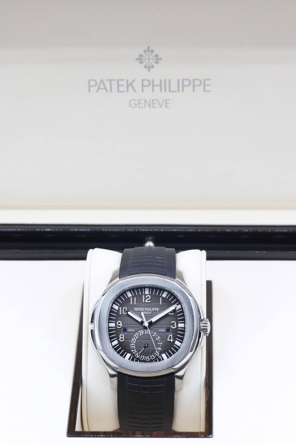 Patek Philippe 5164A-001 Black AQUANAUT 40mm 2015 - Image 2
