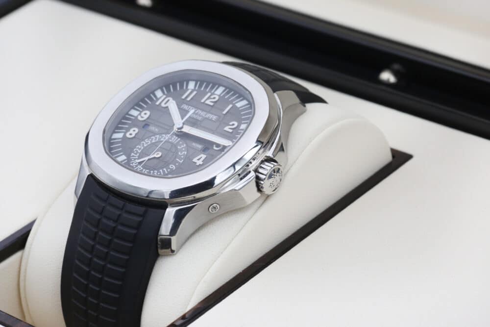 Patek Philippe 5164A-001 Black AQUANAUT 40mm 2015 - Image 4