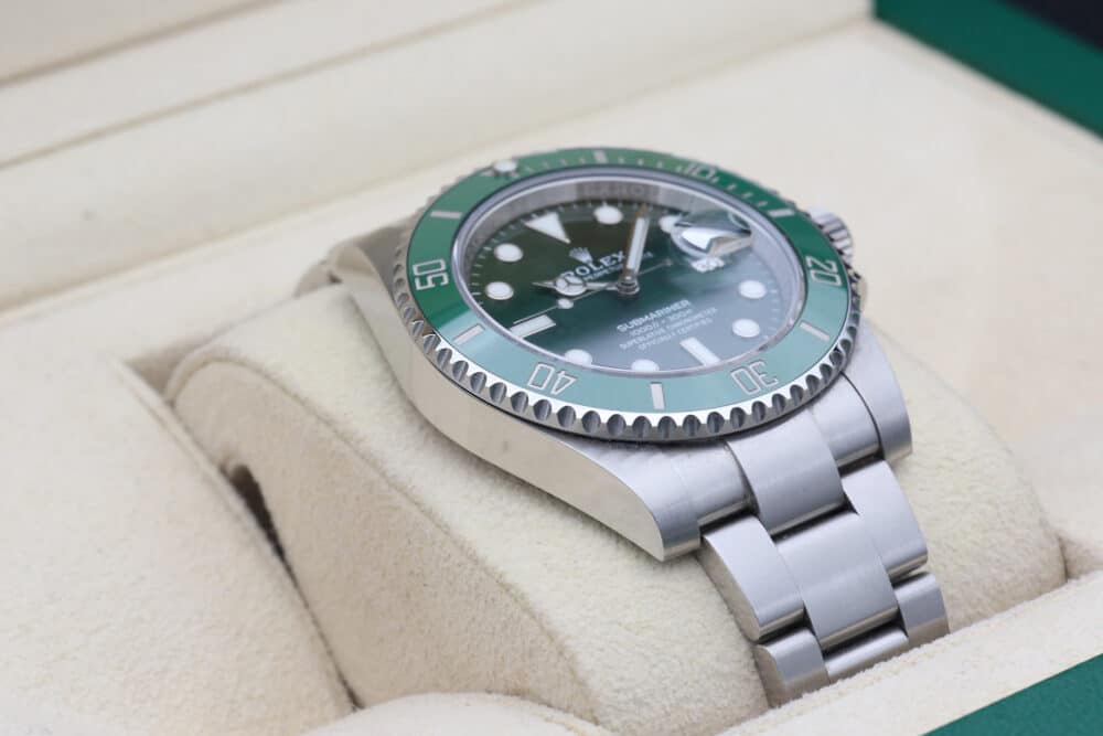 Rolex 116610LV Green SUBMARINER  40mm 2016 hulk - Image 6