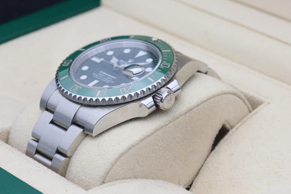 Rolex 116610LV Green SUBMARINER  40mm 2016 hulk - Image 5