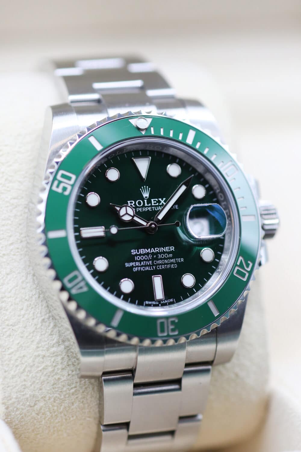 Rolex 116610LV Green SUBMARINER  40mm 2016 hulk - Image 3