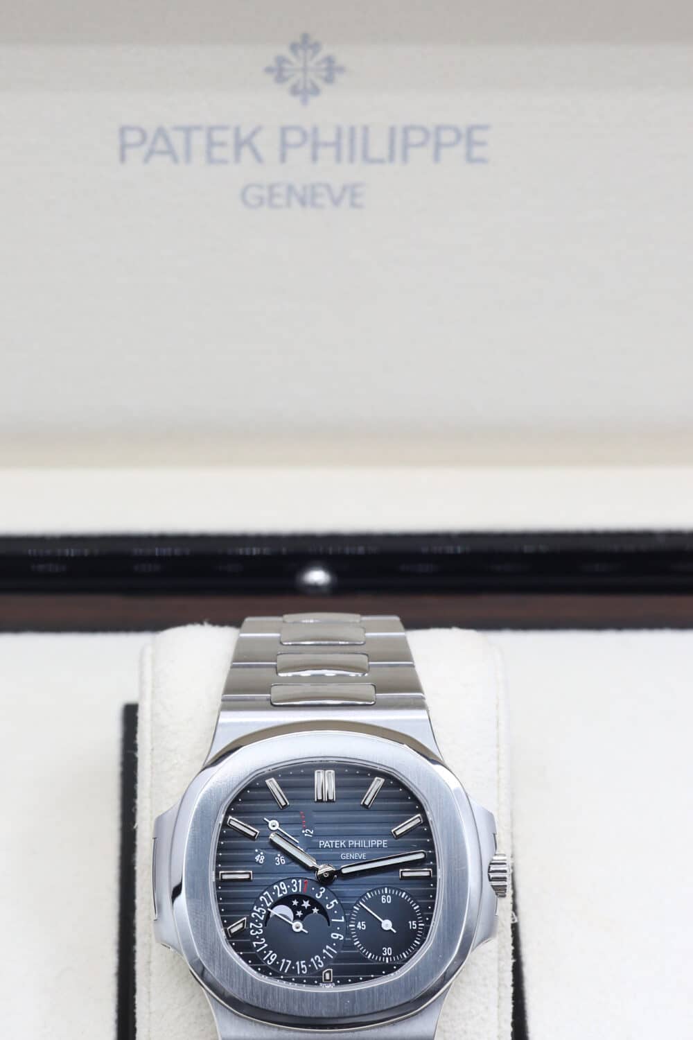 Patek Philippe 5712/1A-001 Blue NAUTILUS 40mm 2013 - Image 4
