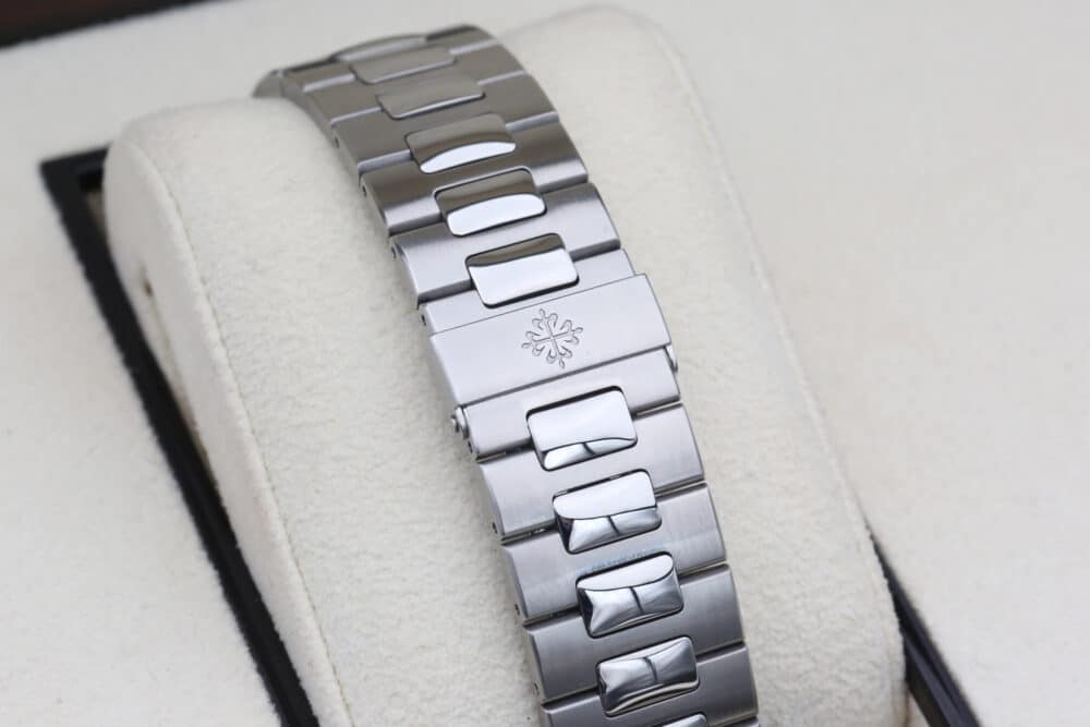 Patek Philippe 5712/1A-001 Blue NAUTILUS 40mm 2013 - Image 9