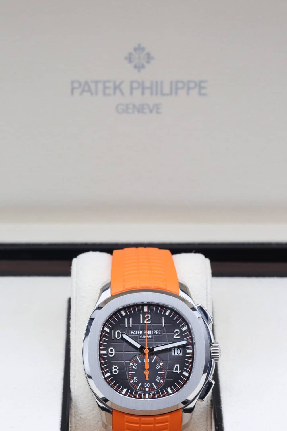 Patek Philippe 5968A-001 Grey AQUANAUT  42mm 2018 - Image 3