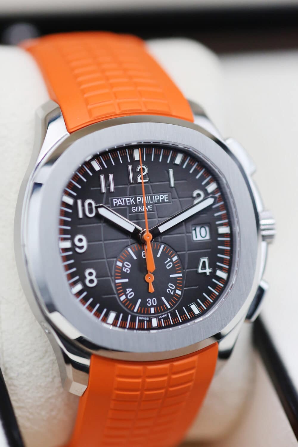 Patek Philippe 5968A-001 Grey AQUANAUT  42mm 2018 - Image 2
