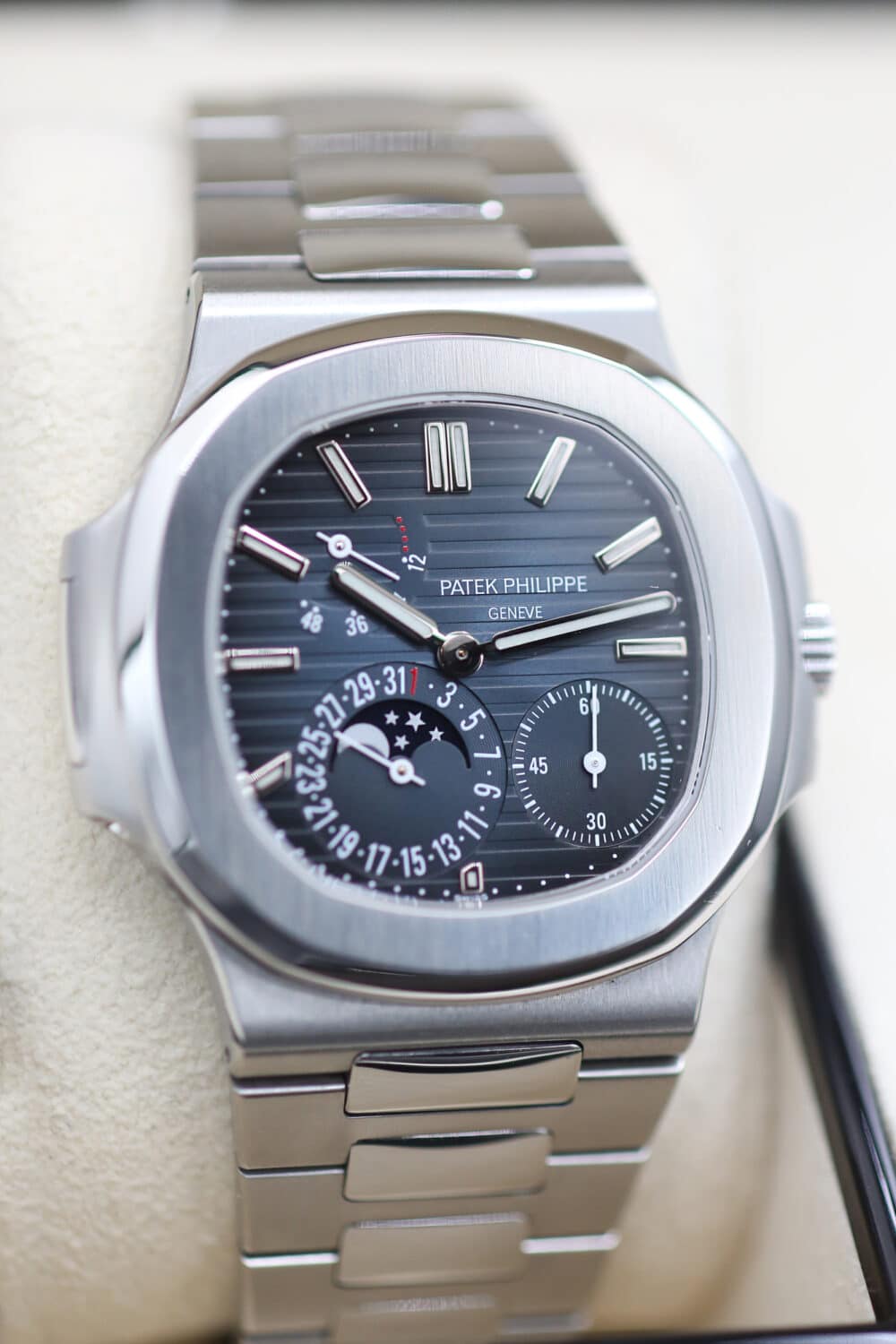 Patek Philippe 5712/1A-001 Blue NAUTILUS 40mm 2013 - Image 3